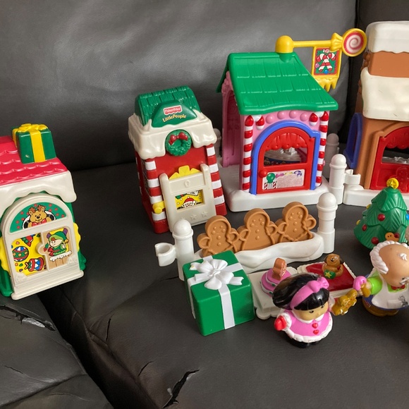 Fisher-Price Little People Christmas On Main Street Village Sets-Incomplete-22 p - Picture 2 of 14